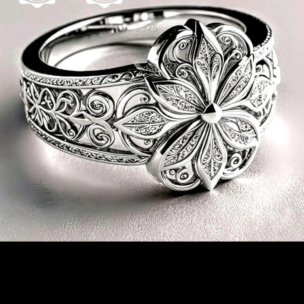 BRAND NEW ** Elegant Silver Floral Bracelet